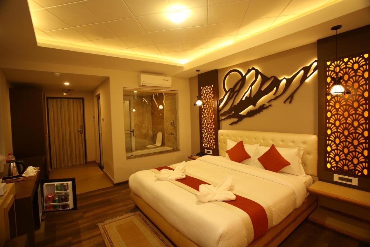 Hotel White Himal Pokhara Exterior foto