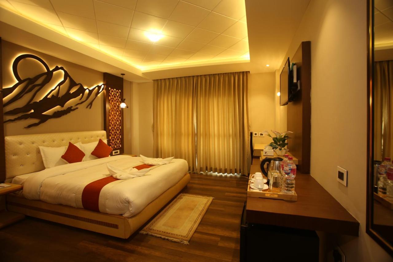 Hotel White Himal Pokhara Exterior foto