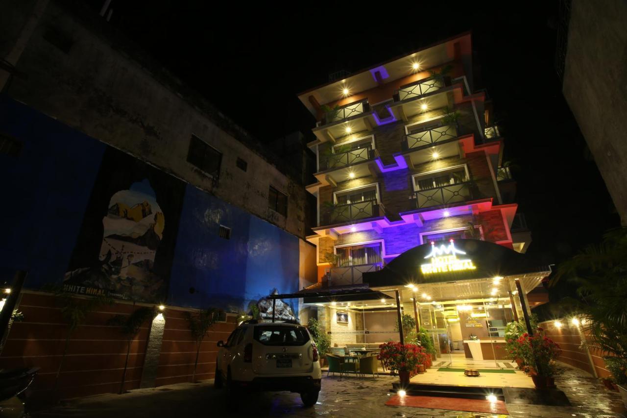 Hotel White Himal Pokhara Exterior foto