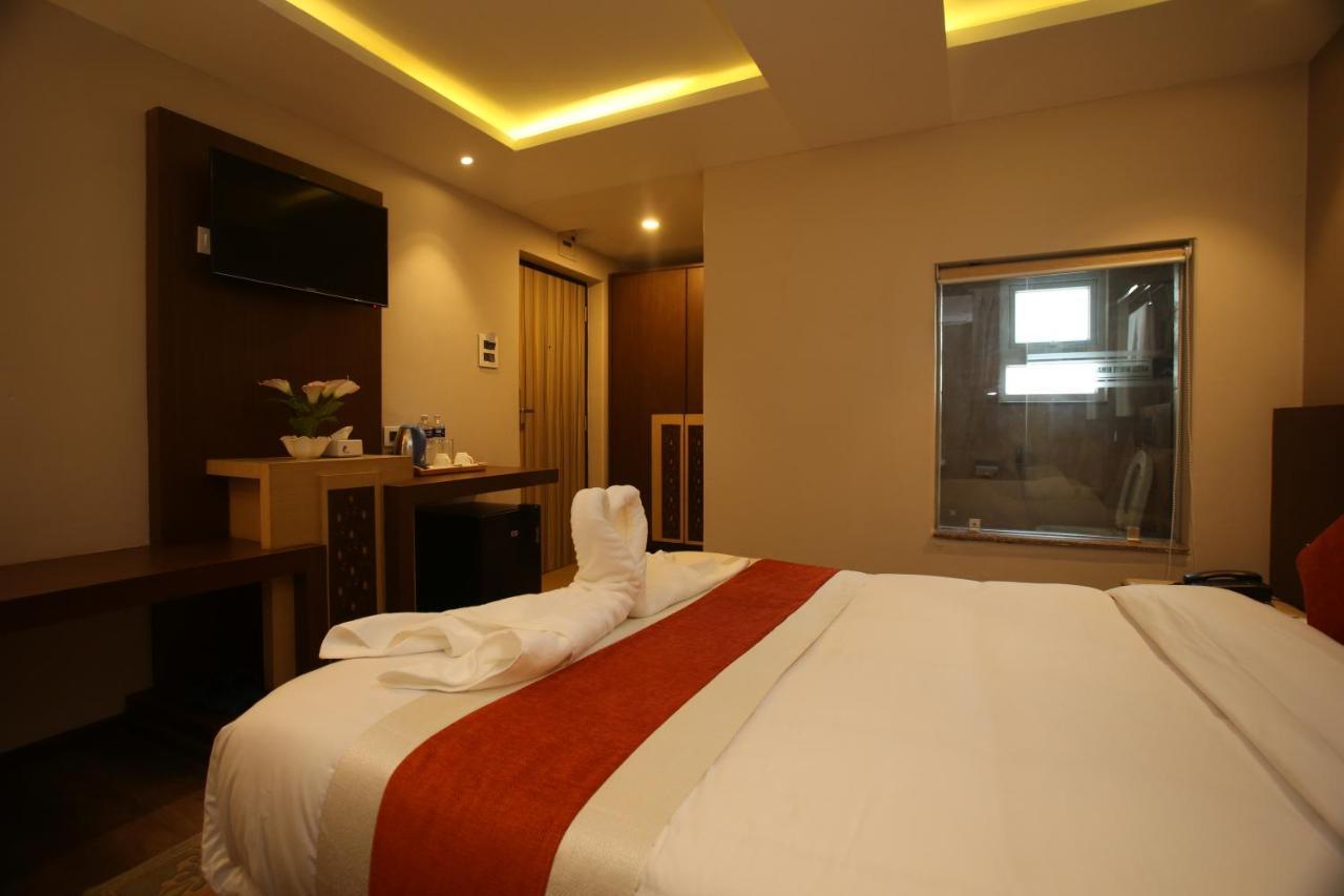 Hotel White Himal Pokhara Exterior foto