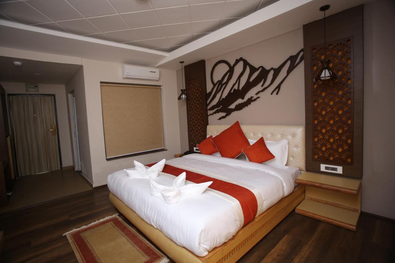 Hotel White Himal Pokhara Exterior foto