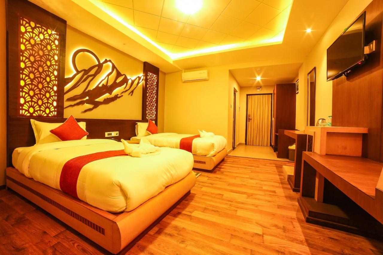 Hotel White Himal Pokhara Exterior foto